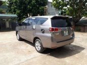 Cần bán lại xe Toyota Innova đời 2017, màu bạc chính chủ, giá tốt