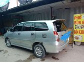 Cần bán xe Toyota Innova 2.0 E sản xuất 2013, màu bạc, giá tốt