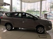 Cần bán Toyota Innova năm sản xuất 2018, màu nâu xám