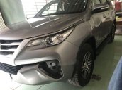 Cần bán xe Toyota Fortuner đời 2017 số sàn