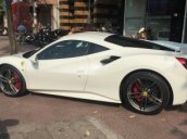 Bán Ferrari 488 GTB màu trắng, nội thất đỏ, giá hợp lý