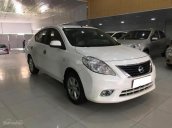 Cần bán gấp Nissan Sunny đời 2013, màu bạc