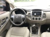 Cần bán Toyota Innova đời 2015, màu bạc