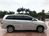 Cần bán Toyota Innova đời 2015, màu bạc