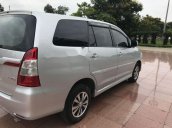 Cần bán Toyota Innova đời 2015, màu bạc