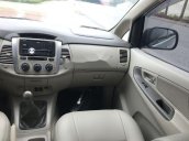 Cần bán Toyota Innova đời 2015, màu bạc