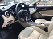 Bán Mercedes GLA200 sản xuất 2015 màu xanh đen, nội thất kem, biển Hà Nội