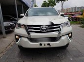 Bán Toyota Fortuner đời 2017, màu trắng 