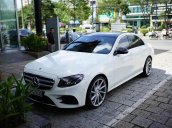 Cần bán xe Mercedes E300 AMG đời 2017, màu trắng