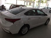 Cần bán xe Hyundai Accent đời 2018, màu trắng