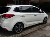 Cần tiền gấp bán Kia Rondo 2016 at trắng xe rất ít đi như mới