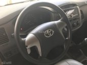 Cần bán lại chiếc Toyota Innova E sản xuất 08/2012, màu nâu vàng