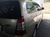 Cần bán lại chiếc Toyota Innova E sản xuất 08/2012, màu nâu vàng