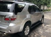 Cần bán gấp Toyota Fortuner 2.7V năm 2009, màu bạc số tự động