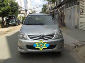 Cần bán lại xe Toyota Innova G 2.0 đời 2011, màu bạc