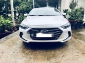 Cần bán lại xe Hyundai Elantra 2.0 AT đời 2017, màu trắng