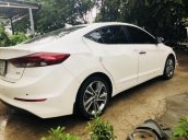 Cần bán lại xe Hyundai Elantra 2.0 AT đời 2017, màu trắng