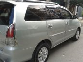 Cần bán lại xe Toyota Innova G 2.0 đời 2011, màu bạc