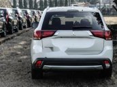 Cần bán xe Mitsubishi Outlander 2018, màu trắng  