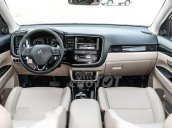 Cần bán xe Mitsubishi Outlander 2018, màu trắng  