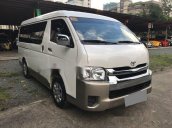 Cần bán xe Toyota Hiace năm sản xuất 2017, màu trắng, xe nhập như mới