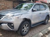 Bán xe Toyota Fortuner 2017 số sàn, màu bạc 