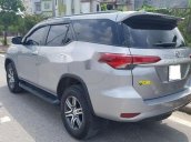 Bán xe Toyota Fortuner 2017 số sàn, màu bạc 