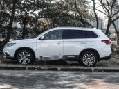 Cần bán xe Mitsubishi Outlander 2018, màu trắng  