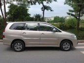 Bán ô tô Toyota Innova 2.0E năm 2015, màu vàng cát