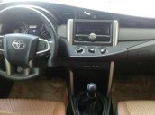 Bán Toyota Innova 2.0E năm sản xuất 2015, màu xám, giá tốt