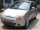 Cần bán Chevrolet Spark sản xuất 2013, màu bạc xe gia đình