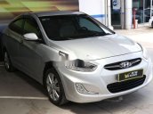 Cần bán Hyundai Accent Blue 1.4AT 2016, màu bạc giá cạnh tranh