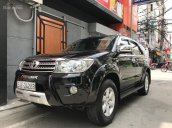 Cần bán Toyota Fortuner V 2010 màu đen