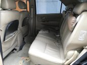 Cần bán Toyota Fortuner V 2010 màu đen