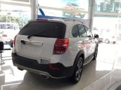 Bán ô tô Chevrolet Captiva đời 2017, màu trắng