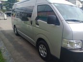 Cần bán gấp Toyota Hiace đời 2017, màu bạc, nhập khẩu nguyên chiếc còn mới, giá tốt