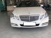 Cần bán xe Mercedes E300 đời 2012, màu trắng