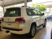 Bán Toyota Land Cruiser VX sản xuất 2016 màu trắng, đăng ký tên cá nhân