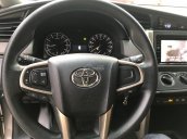 Bán xe Toyota Innova E 2.0, màu nâu đồng, xe sx 8/2017 tên tư nhân chính chủ 