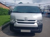 Cần bán gấp Toyota Hiace đời 2017, màu bạc, nhập khẩu nguyên chiếc còn mới, giá tốt