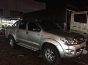 Chính chủ bán Toyota Hilux 2011, màu bạc