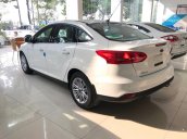 Bán Ford Focus 2018, hỗ trợ vay 90%-100%, tặng phụ kiện ghế da - dán kính - bảo hiểm 2 chiều