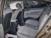 Cần bán xe Hyundai Elantra 2017, số sàn