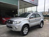 Bán Toyota Fortuner 2.7 V đời 2009, màu bạc số tự động 