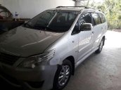 Bán ô tô Toyota Innova E đời 2013, màu bạc, giá tốt