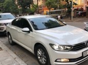 Bán xe Volkswagen Passat 1.8 AT đời 2017, màu trắng như mới