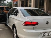 Bán xe Volkswagen Passat 1.8 AT đời 2017, màu trắng như mới