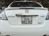 Cần bán Nissan Altima 2.5S AT 2010, màu trắng như mới