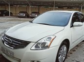 Cần bán Nissan Altima 2.5S AT 2010, màu trắng như mới