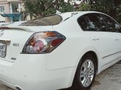 Cần bán Nissan Altima 2.5S AT 2010, màu trắng như mới